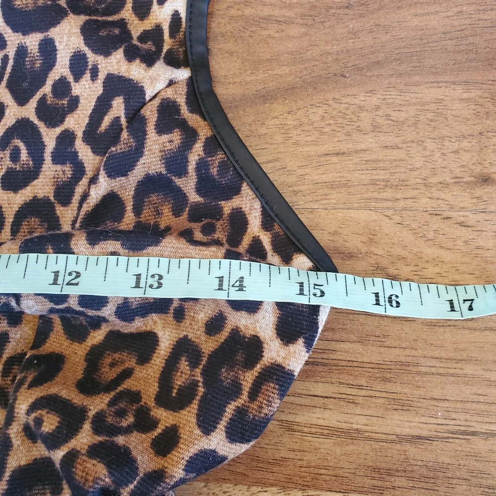 Forever 21 Sleeveless Blouse Size Small Faux Leather Trim - Picture 4 of 5